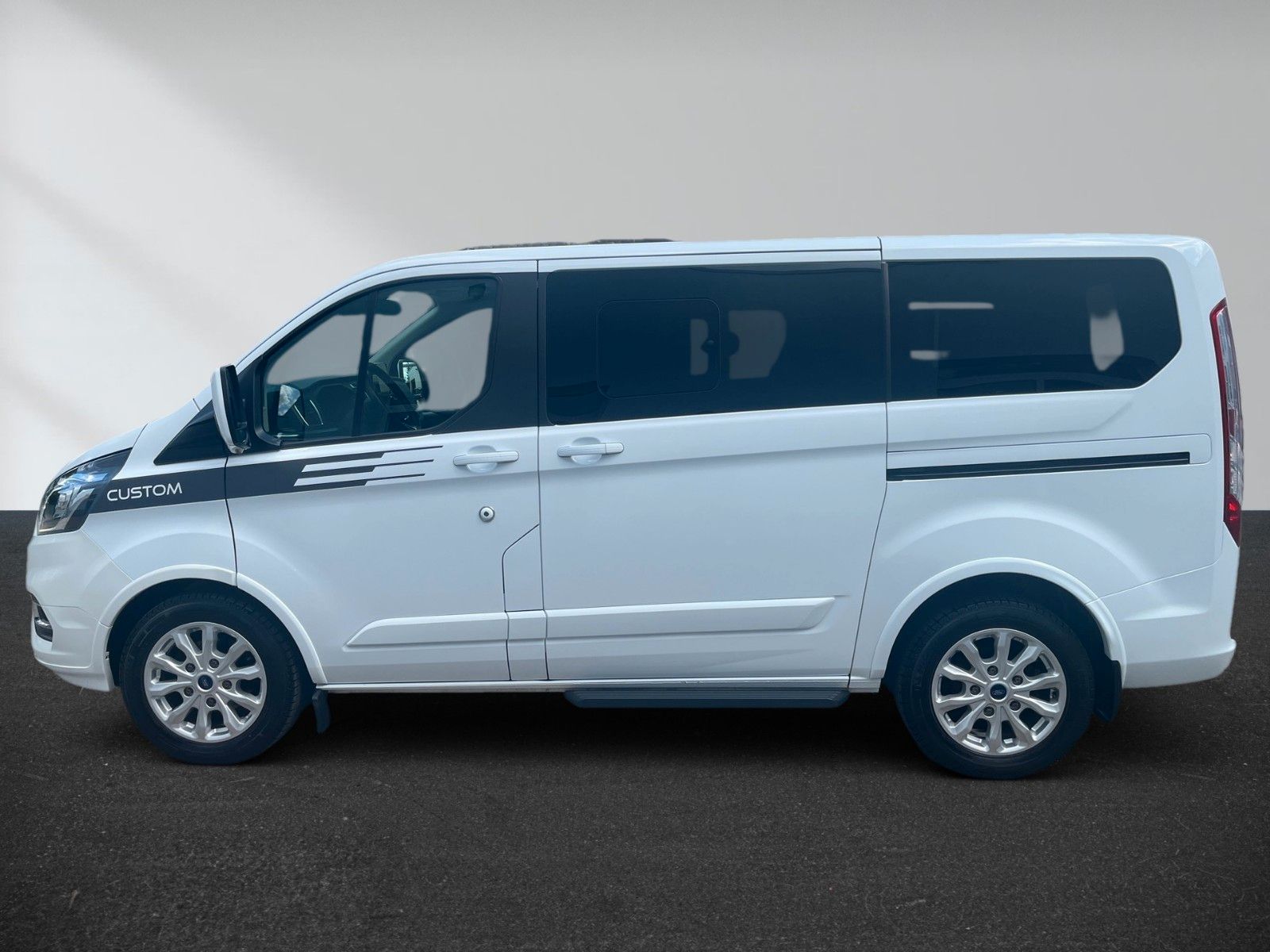 Ford Tourneo Custom 320 L1H1 VA MH Titanium – Bild 6