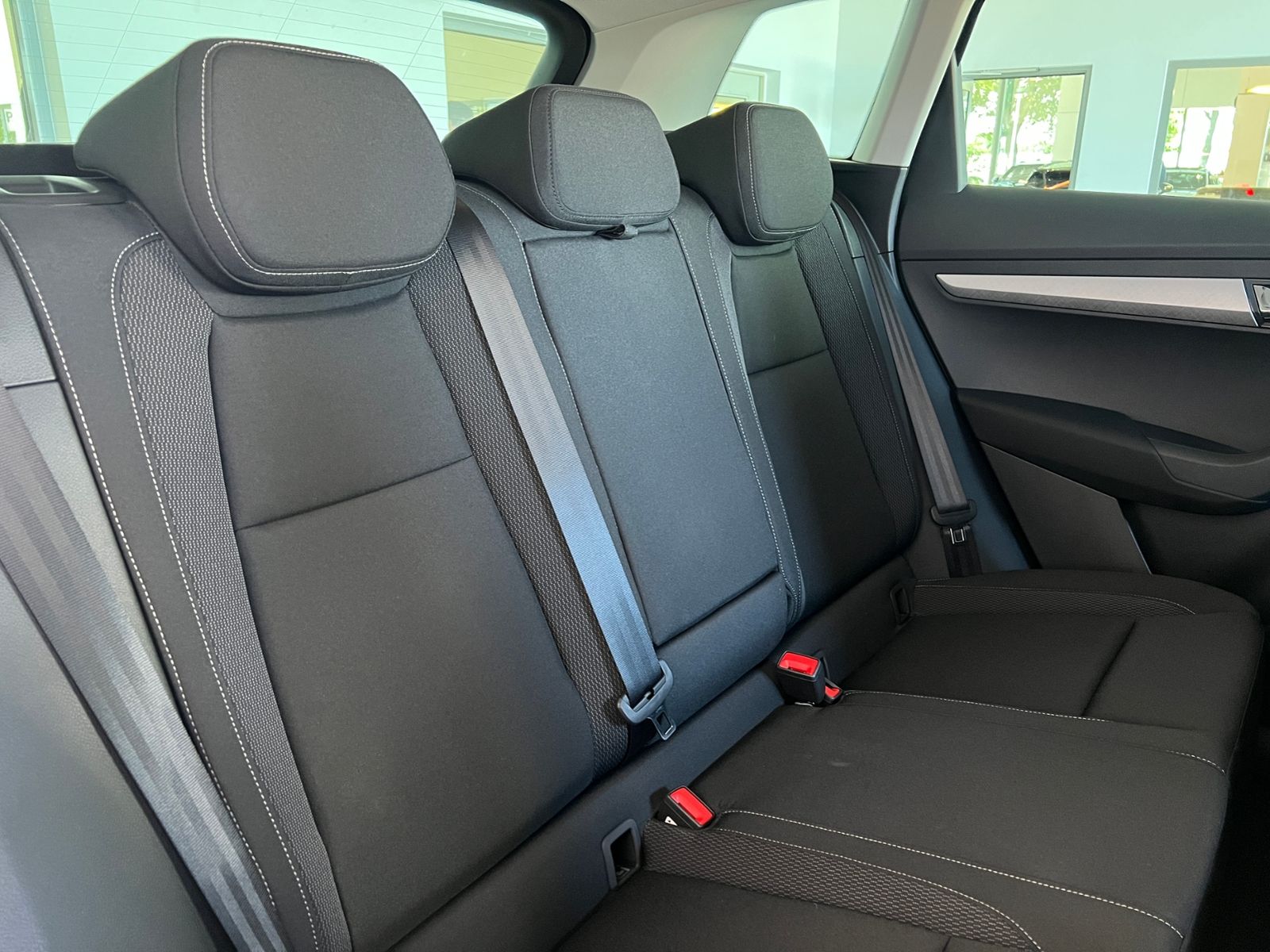 Fahrzeugabbildung SKODA Karoq Selection 1.5 TSI DSG *AHK, LED, 18"-LM*