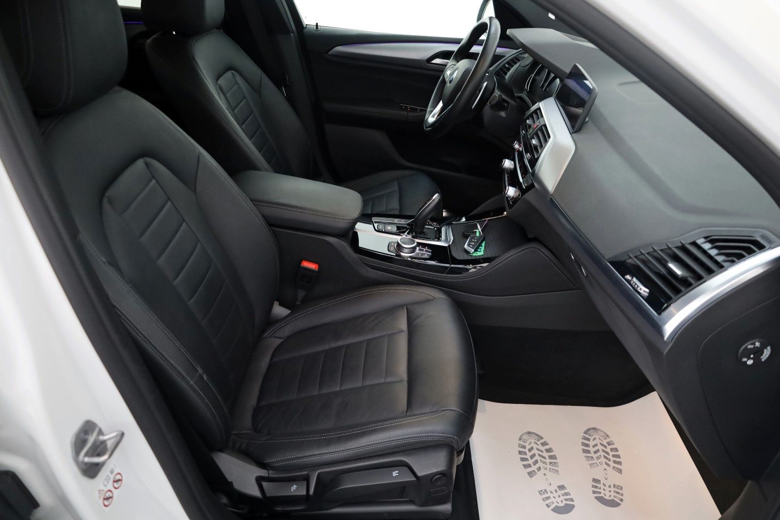 Fahrzeugabbildung BMW X4 xDrive 20 i Advantage,Leder,Navi,Kamera,LED