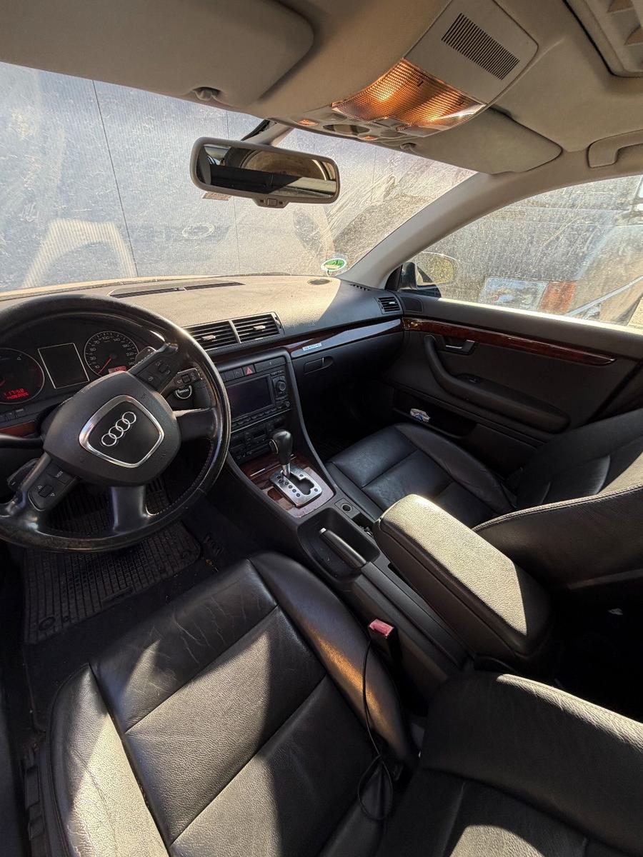 Audi Quattro 2006 — interior