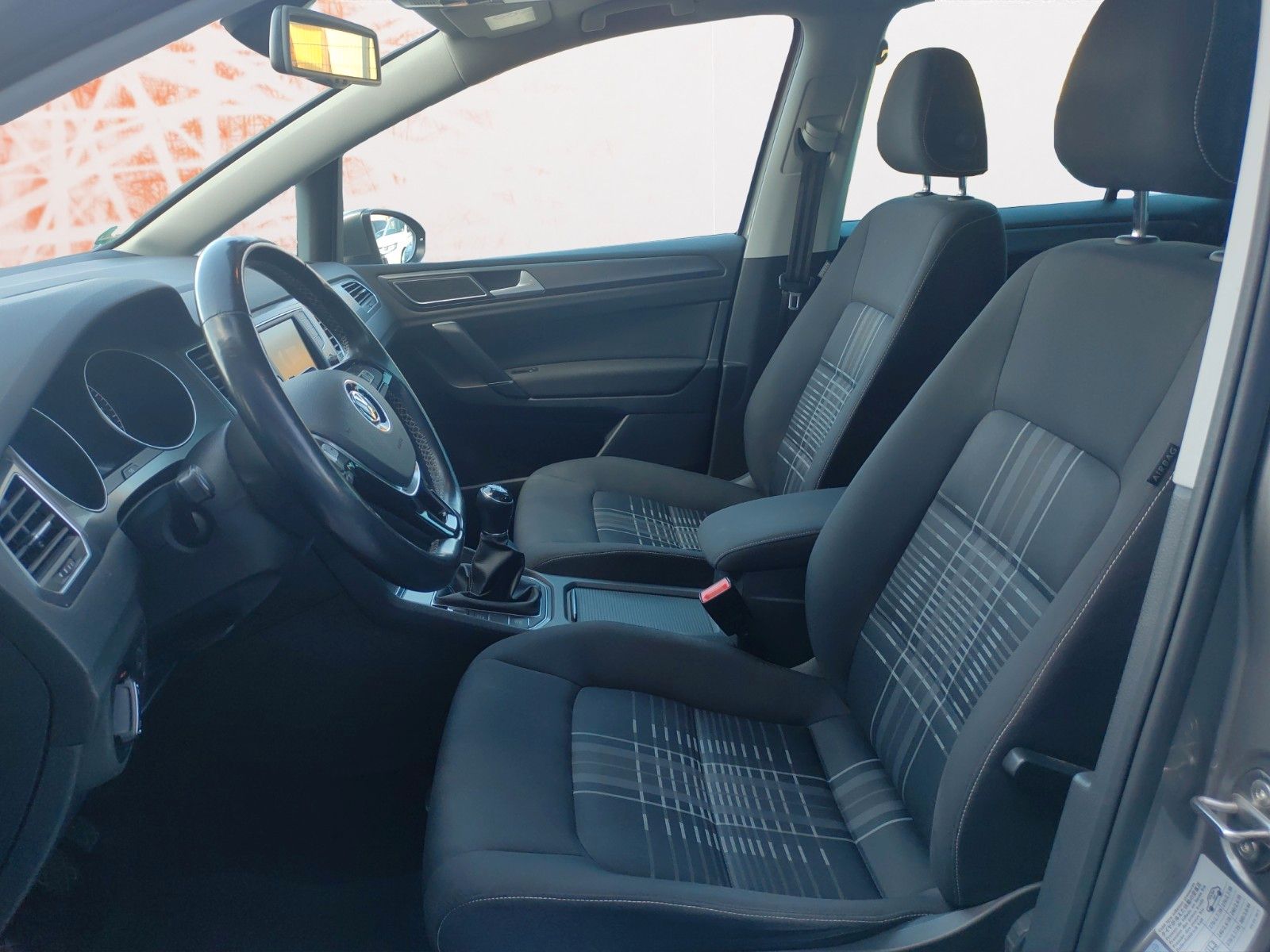 Fahrzeugabbildung Volkswagen Golf Sportsvan VII Lounge ! Navi ! PDC ! SHZ !