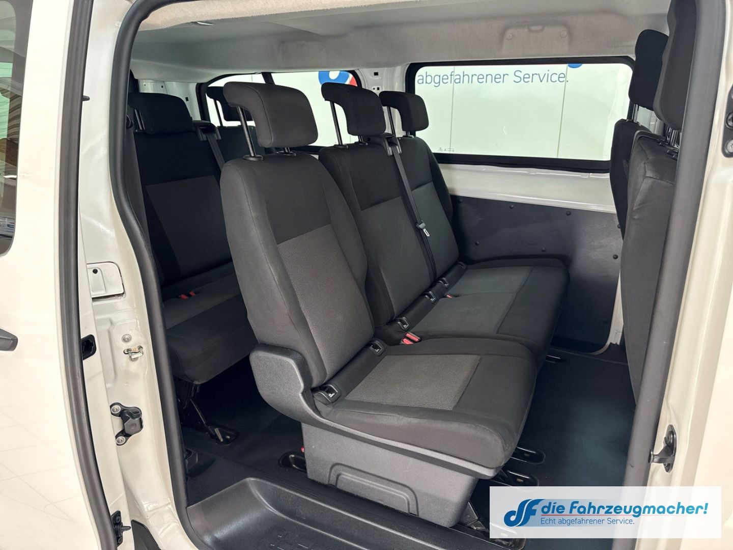 Fahrzeugabbildung Opel Vivaro Kombi L 1.5 D EU6d-T Apple CarPlay Androi