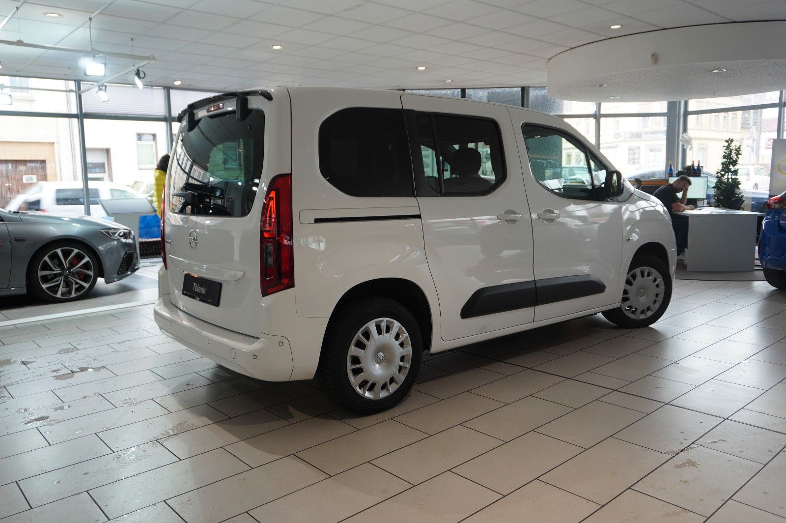Fahrzeugabbildung Opel Combo-e LIFE ELEGANCE 11KW NAVI/KAMERA/VIRT./DAB