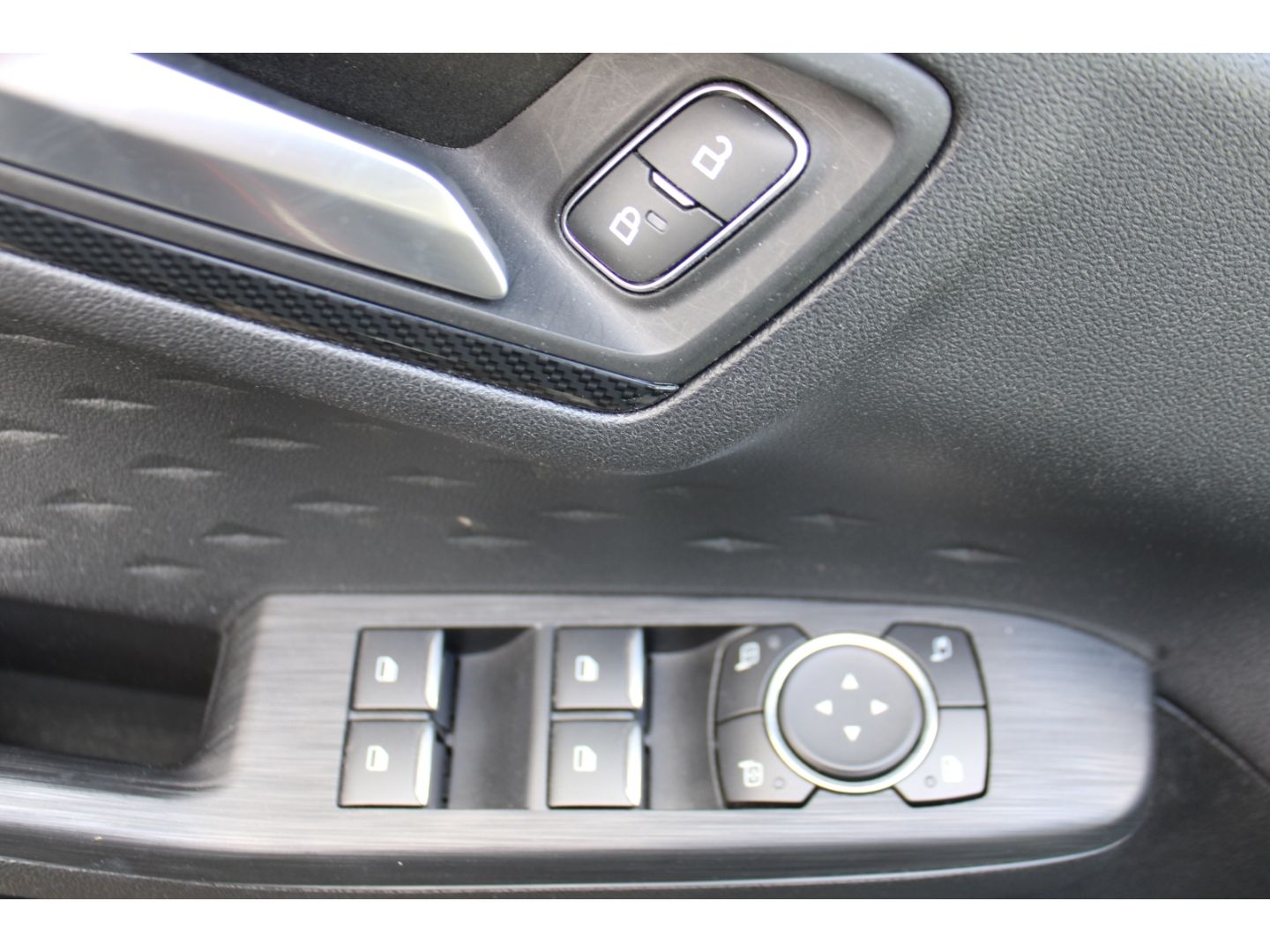 FORD Kuga Hybrid 2.0 EcoBlue ST-Line ACC LED AHK RFK - Image 13