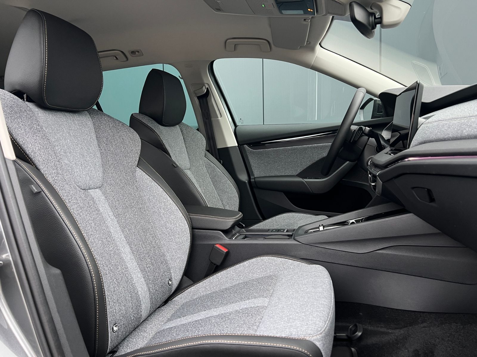 Fahrzeugabbildung SKODA Octavia Combi 1.5 TSI mHEV Selection *AHK, LED-S