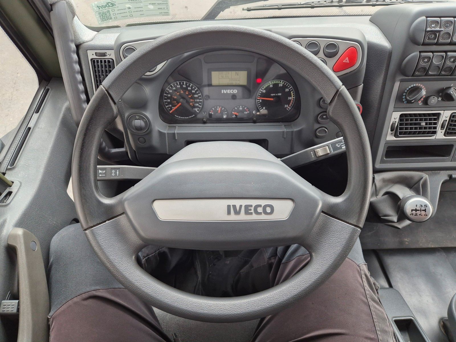 Fahrzeugabbildung Iveco Eurocargo ML100E22WM-BW 4x4 Pritsche L-Haus Bett