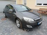 Opel Astra 1.4 Turbo  TÜV neu, SHZ, LHZ, Allwetter - Opel Astra aus 2011: Turbo