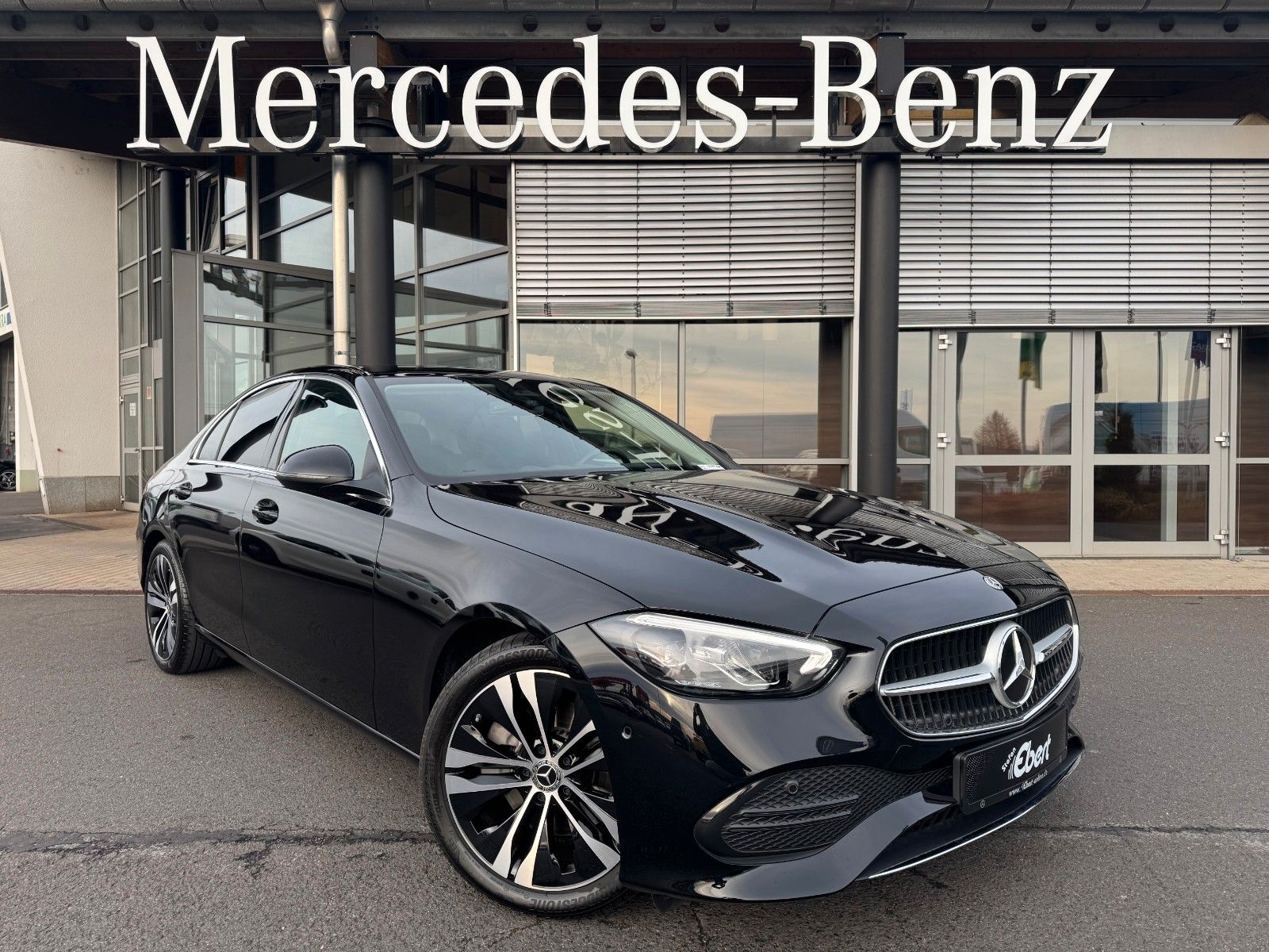 Fahrzeugabbildung Mercedes-Benz C 220d Avantgarde+Pano+HUD+RFK+TotW+AmbiPrem