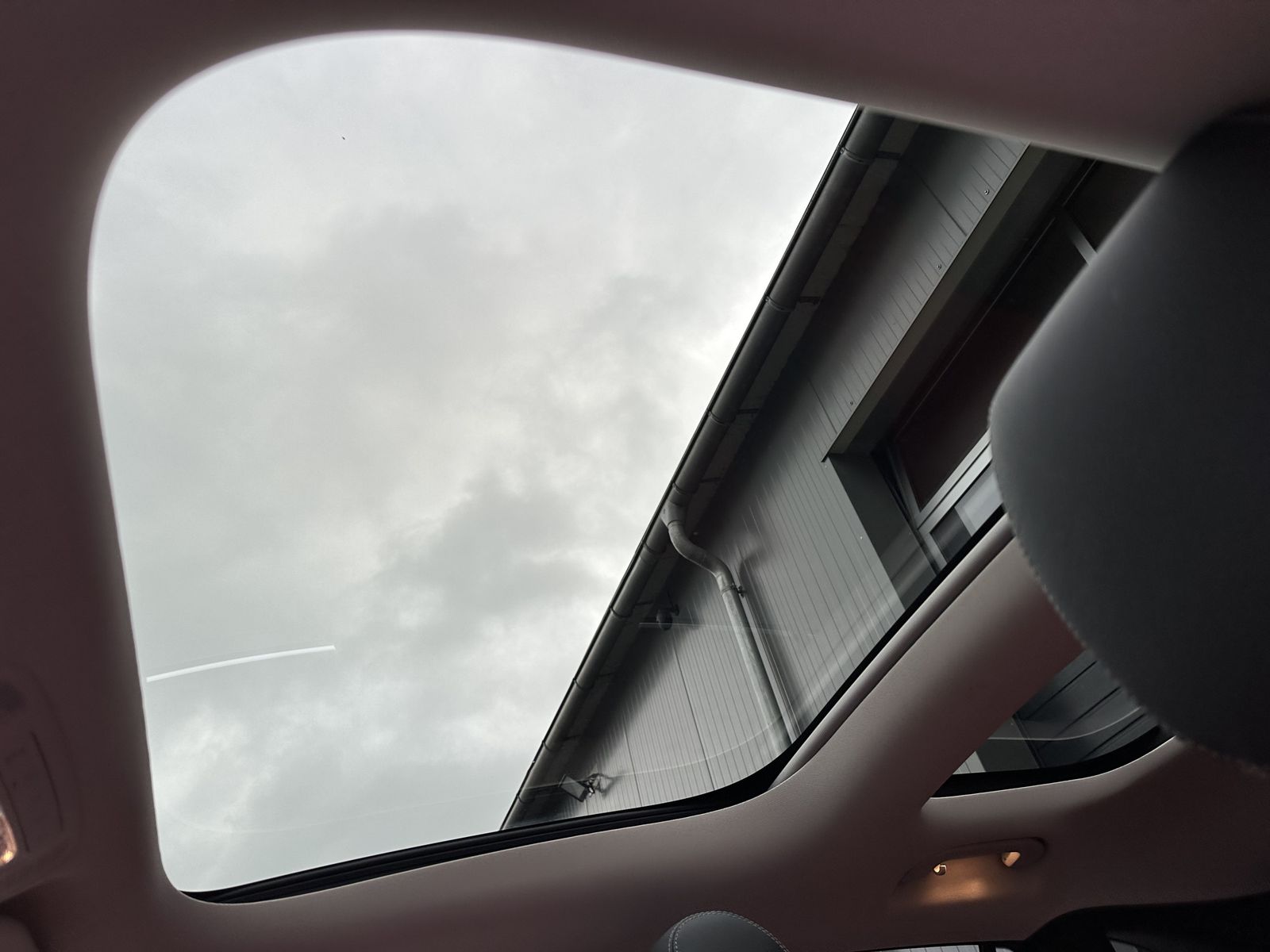 Fahrzeugabbildung Mercedes-Benz GLA 250e AMG-Line NAV+LED+PANORAMA+WIDESCREEN+SH