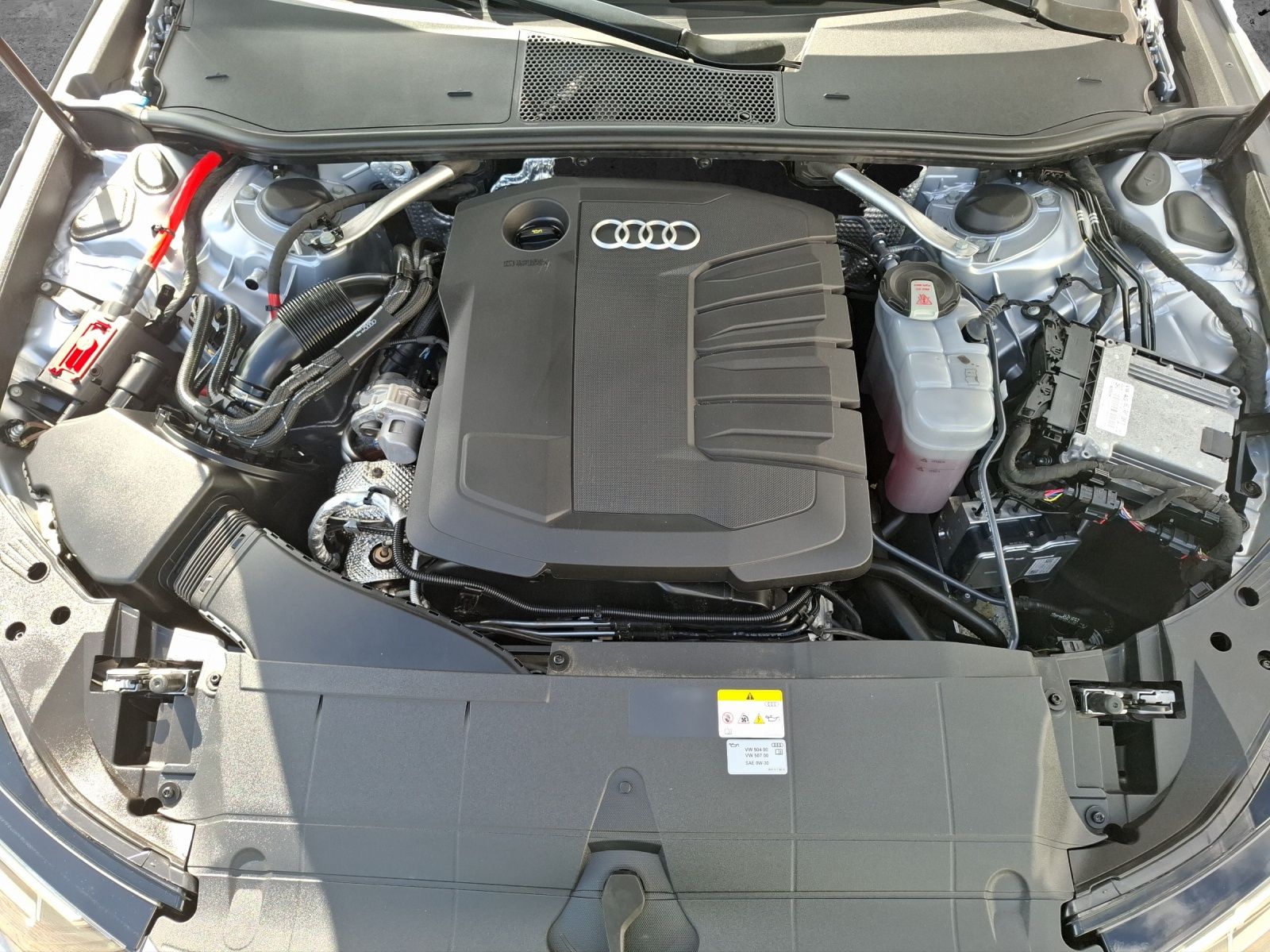Fahrzeugabbildung Audi A6 Avant 40 TDI quattro design S-tronic  Matrix