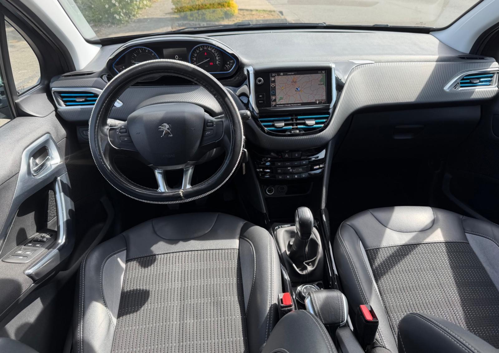 Peugeot 2008 Allure/TÜV Neu/Navi/PDC
