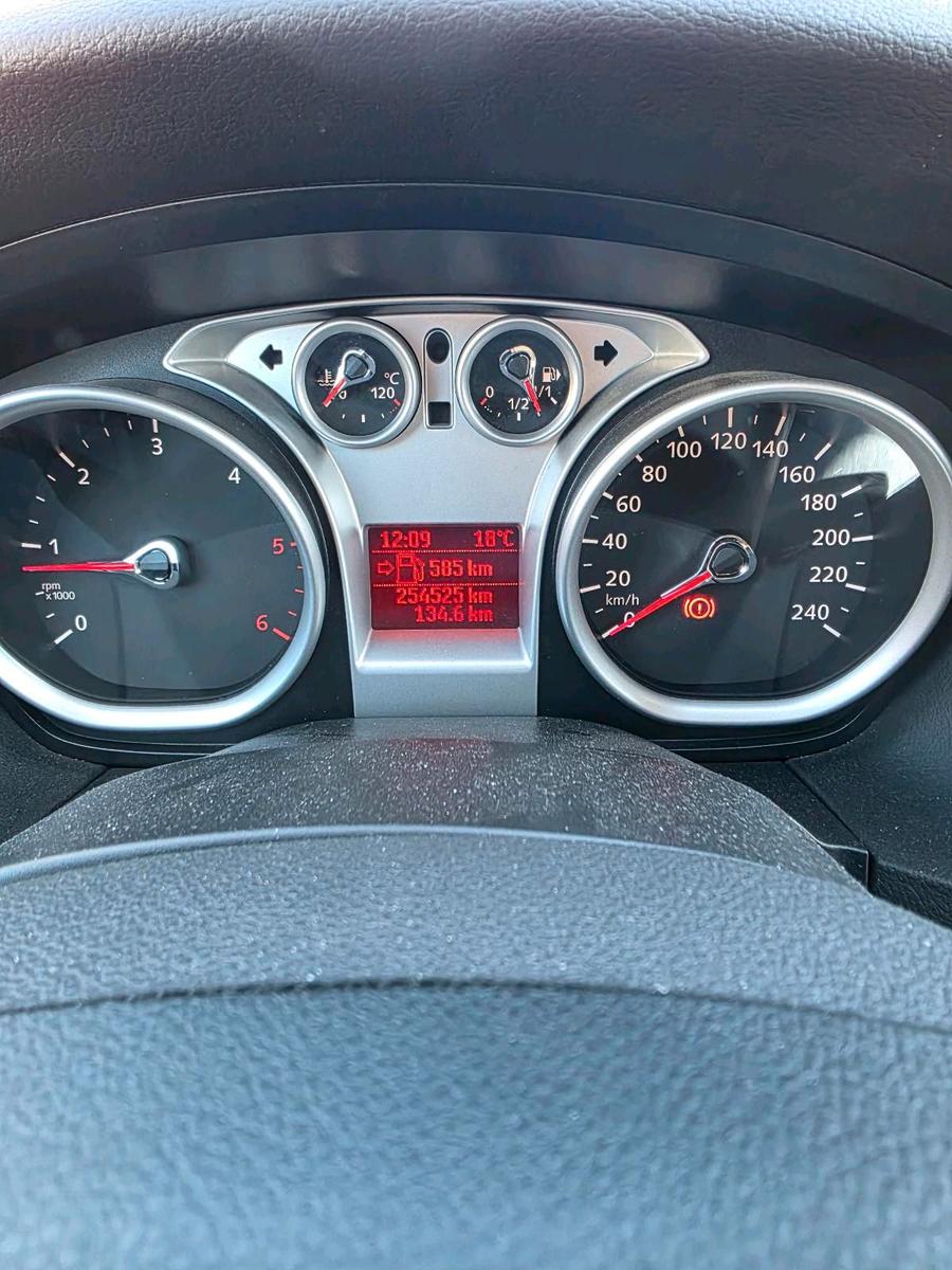 Ford Focus 2011 — photo 6