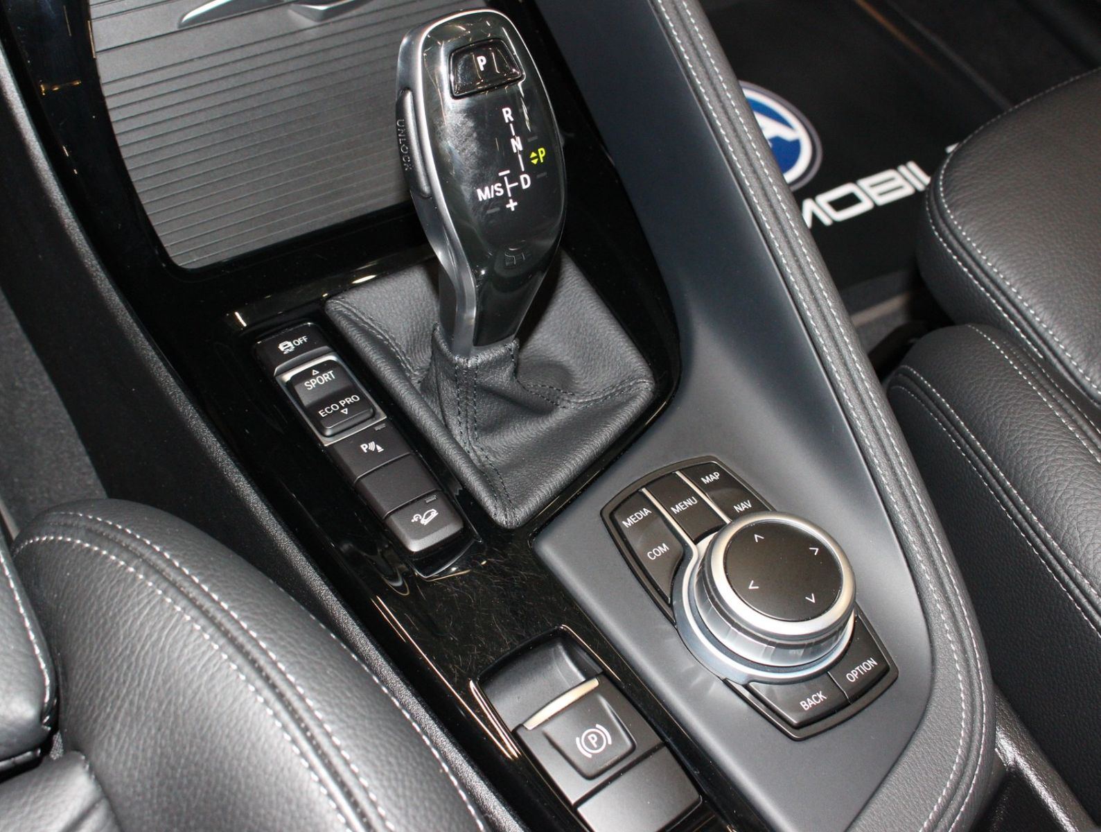 Fahrzeugabbildung BMW X1 xDrive 20 i Sport Line 1. Hand*Pano*HUD*TOP