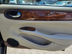 Fahrzeugabbildung Daimler V8 Automatik