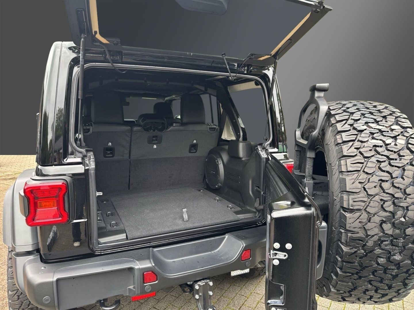 Fahrzeugabbildung Jeep Wrangler 392 MOAB - 6,4-V8-US-Import Seilwinde-S