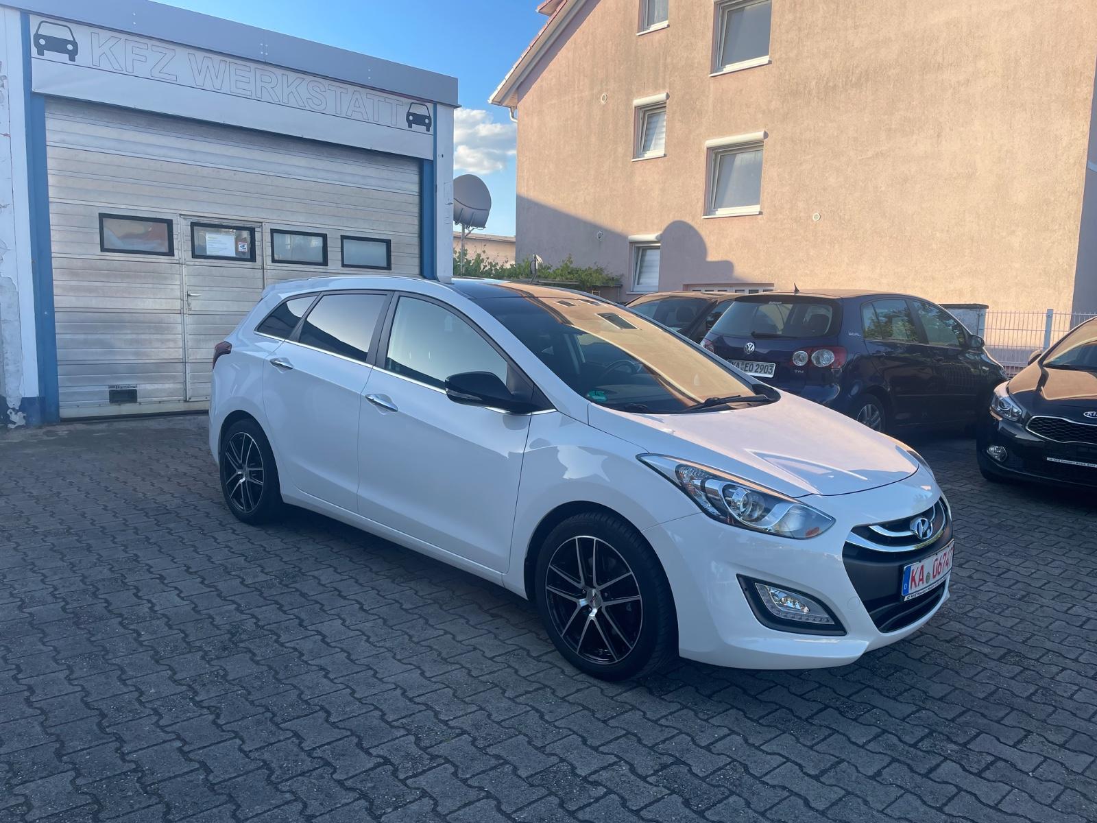 Hyundai i30 cw FIFA World Cup Edition + Top Zstand