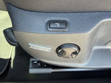 Volkswagen Golf VII Lim. Highline+LED+SHZ+Navi+Digi.Cockp.