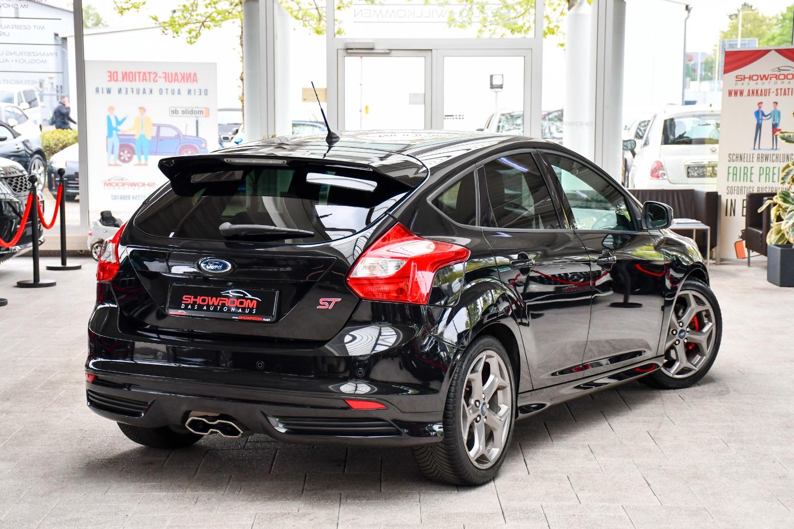 Ford Focus Lim. ST Schalter Recaro Kamera Navi 1.Hand