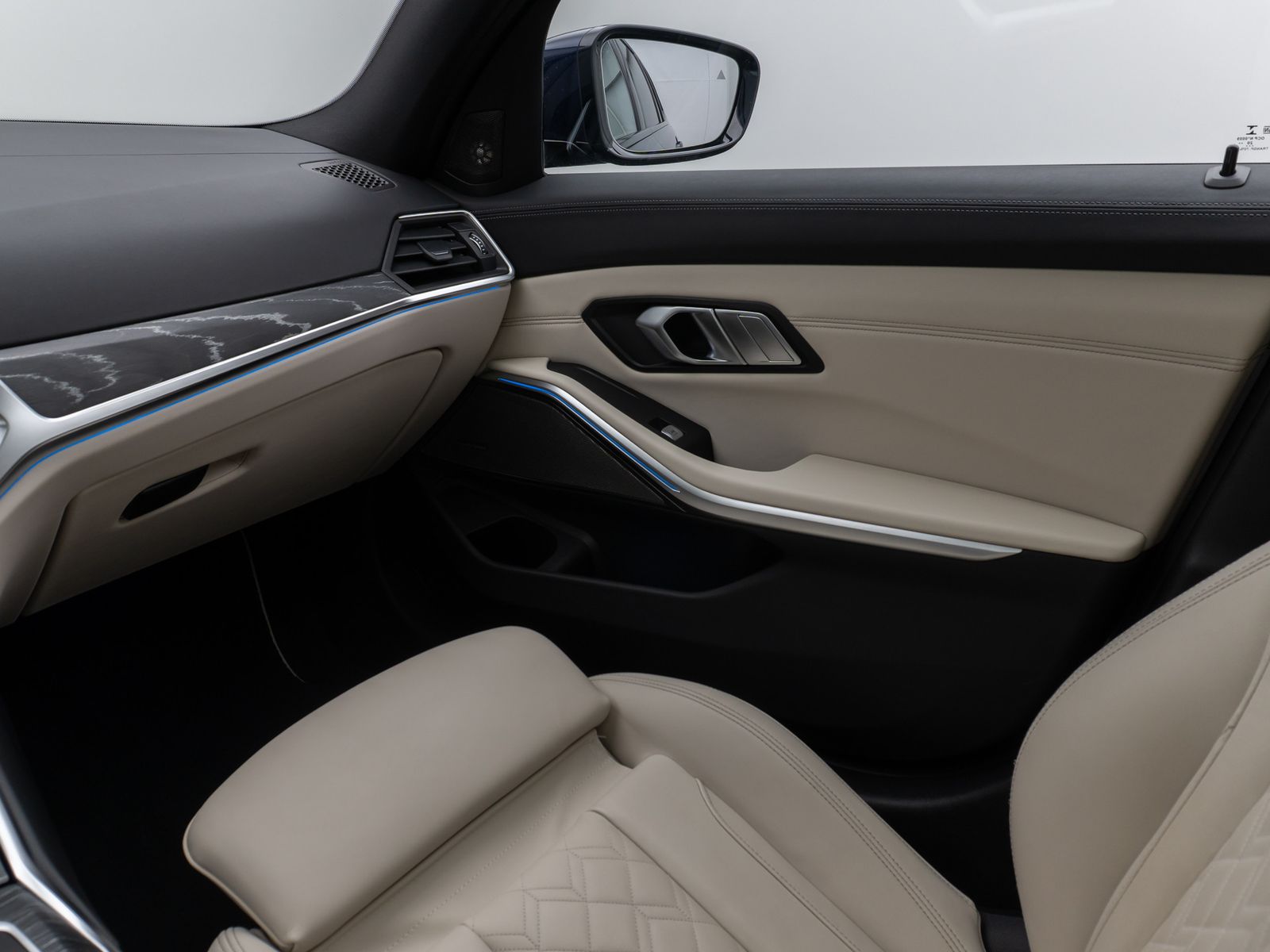 Fahrzeugabbildung BMW 330e xD M Sport Panoram Kamera Laser HUD DAB H/K