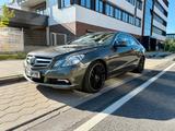 Mercedes-Benz E 250 CGI BlueEFFICIENCY, Kamera, AHK, Sitzbelüf - Mercedes-Benz E 250: Coupé, Cgi