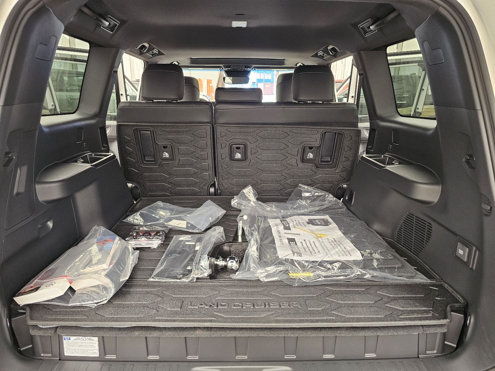Fahrzeugabbildung Toyota Land Cruiser Premium Hybrid T1 72.000EUR! Stock!