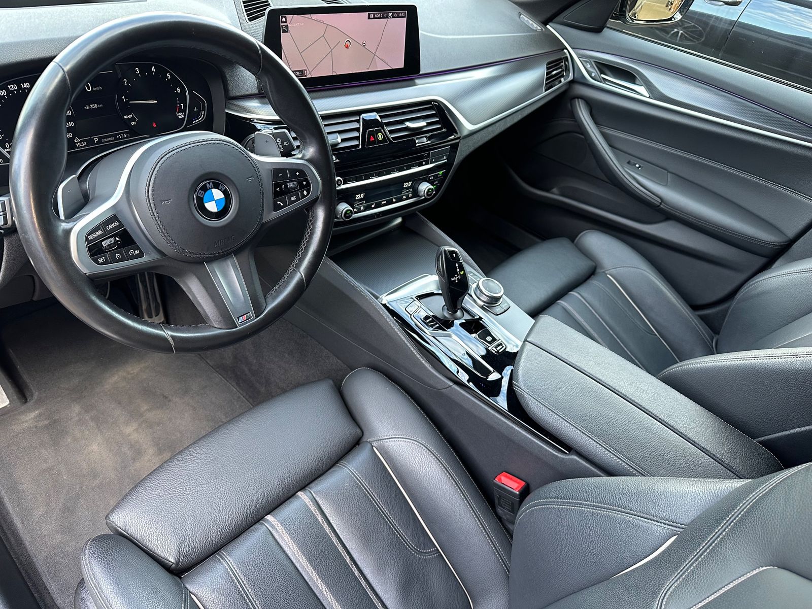 Fahrzeugabbildung BMW 540 i Touring xDrive M-Sport NAV+LED+HEAD-UP