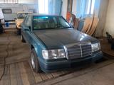 Mercedes-Benz 230 E