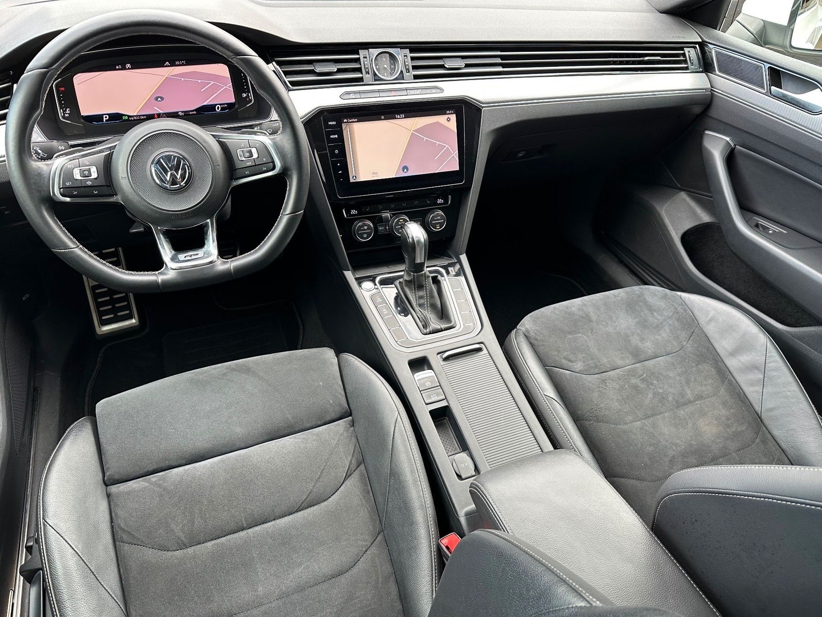 Fahrzeugabbildung Volkswagen Arteon 2.0 TSI DSG R-Line NAV+LED+PANO+360°+ACC