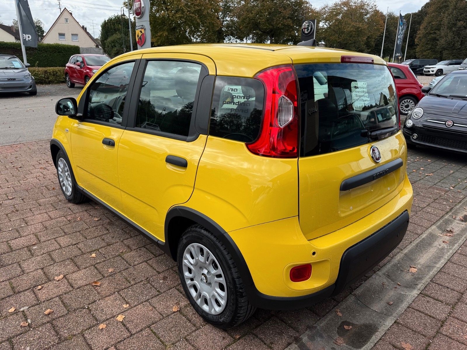 Fahrzeugabbildung Fiat Panda Pandina Hybrid 1.0 GSE 51kw (70PS) Gelb