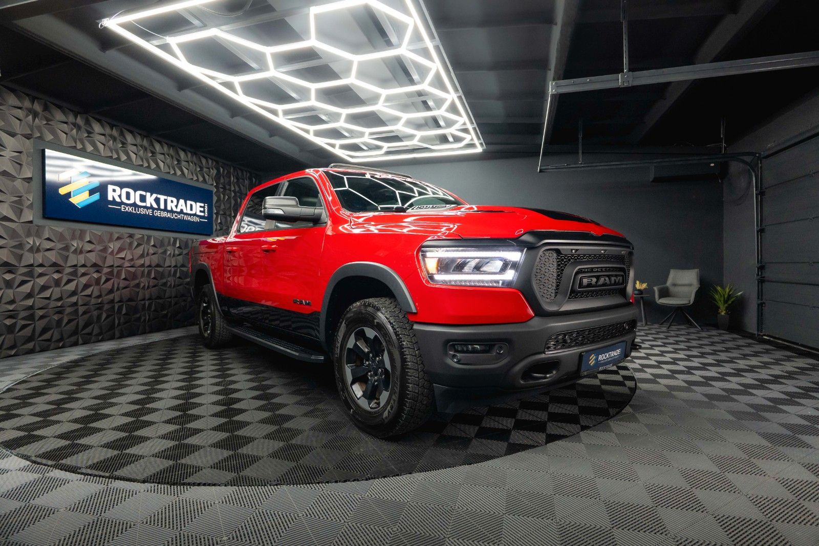 Fahrzeugabbildung Dodge RAM 5.7 V8 HEMI 4x4 REBEL AXLE LOCK LPG Pano ACC