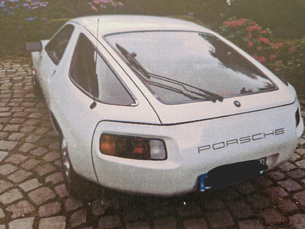 Porsche 928