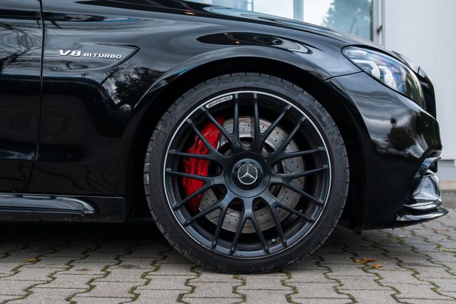 Mercedes-Benz C63S AMG Coupe / BURMESTER/ PANO/ HIGH-END/ 360° Mercedes-Benz C63S AMG Coupe / BURMESTER/ PANO/ HIGH-END/ 360°