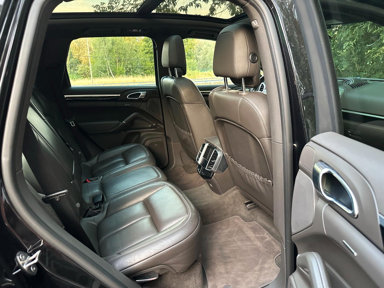 PORSCHE CAYENNE S E-HYBRID PLATINUM EDITION *PANO*LM-21" | 416 ch | 4X4 | BVA | 1-HD, TOP-AUSSTATTUNG!