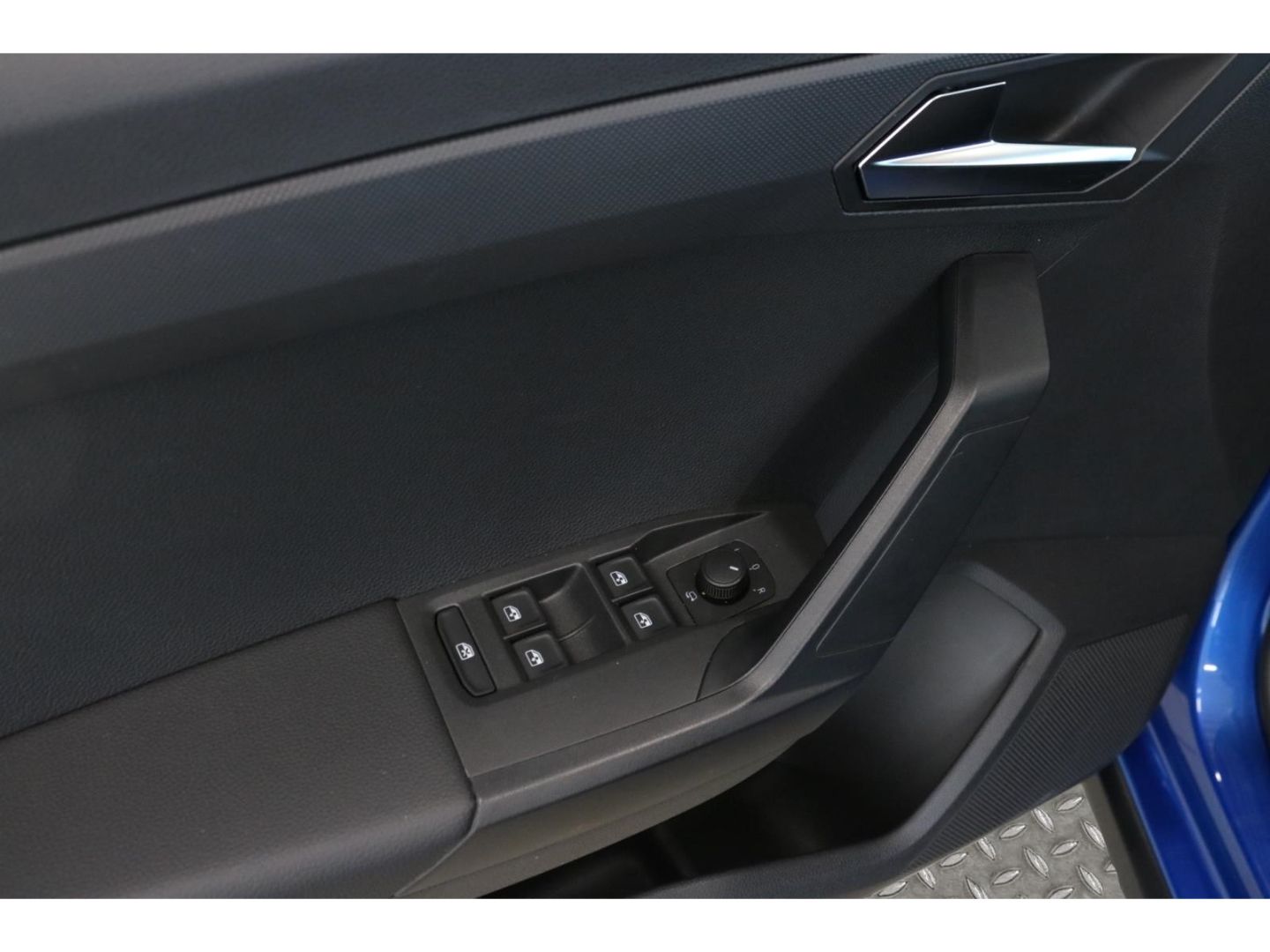 Fahrzeugabbildung SEAT Arona Road Edition Navi Tempomat SHZ PDC LED