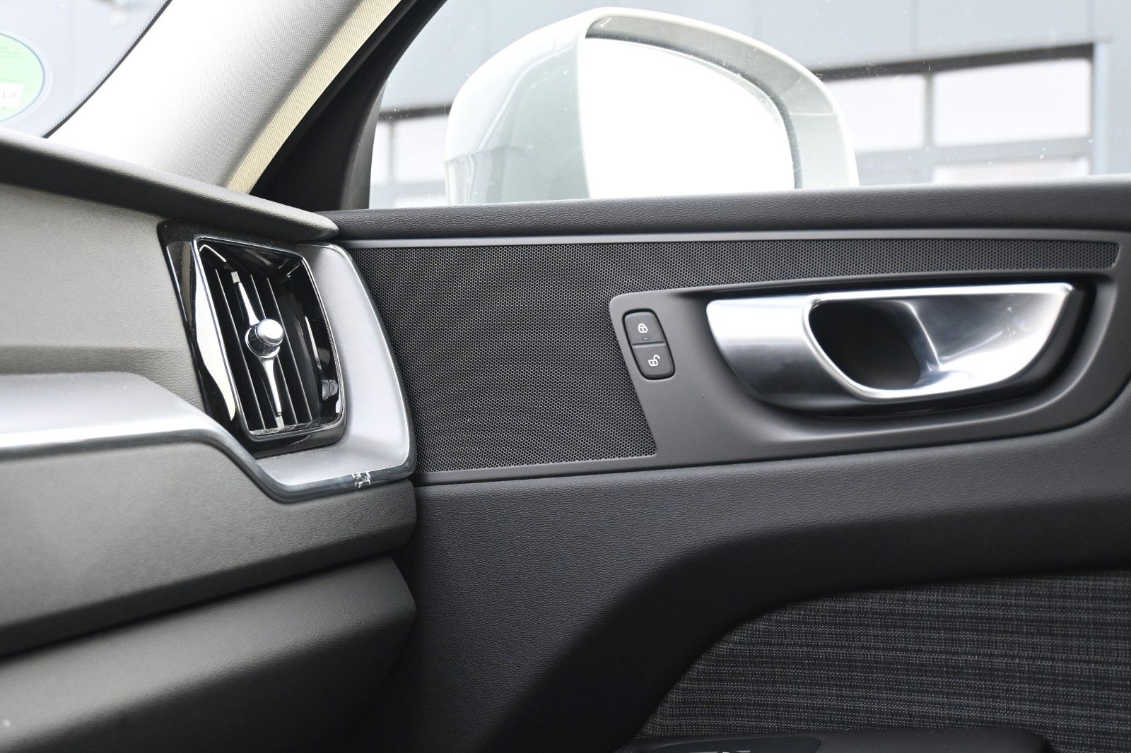 Fahrzeugabbildung Volvo XC60 B4D FWD Core*RFK*Qi*el.Heckkl*GoogleMaps