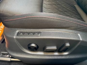 Skoda Octavia Combi RS 4x4 *PANO*NAVI*STANDHEIZUNG*AHK