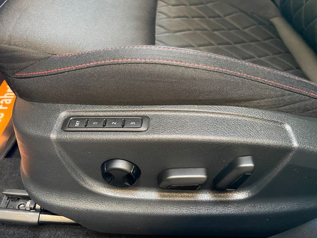 Skoda Octavia Combi RS 4x4 *PANO*NAVI*STANDHEIZUNG*AHK
