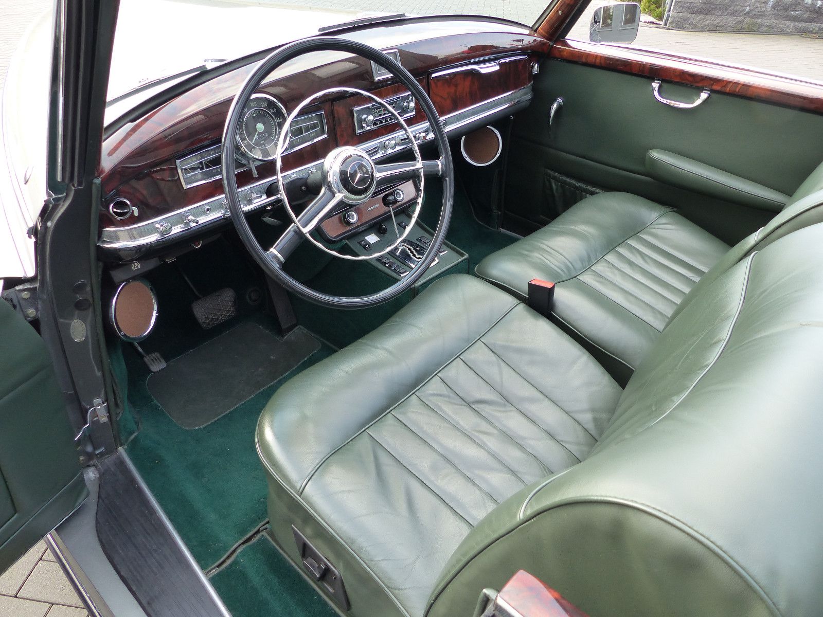 Fahrzeugabbildung Mercedes-Benz 300 Adenauer Cabriolet *Autom.Klima,E-FH,Servo*