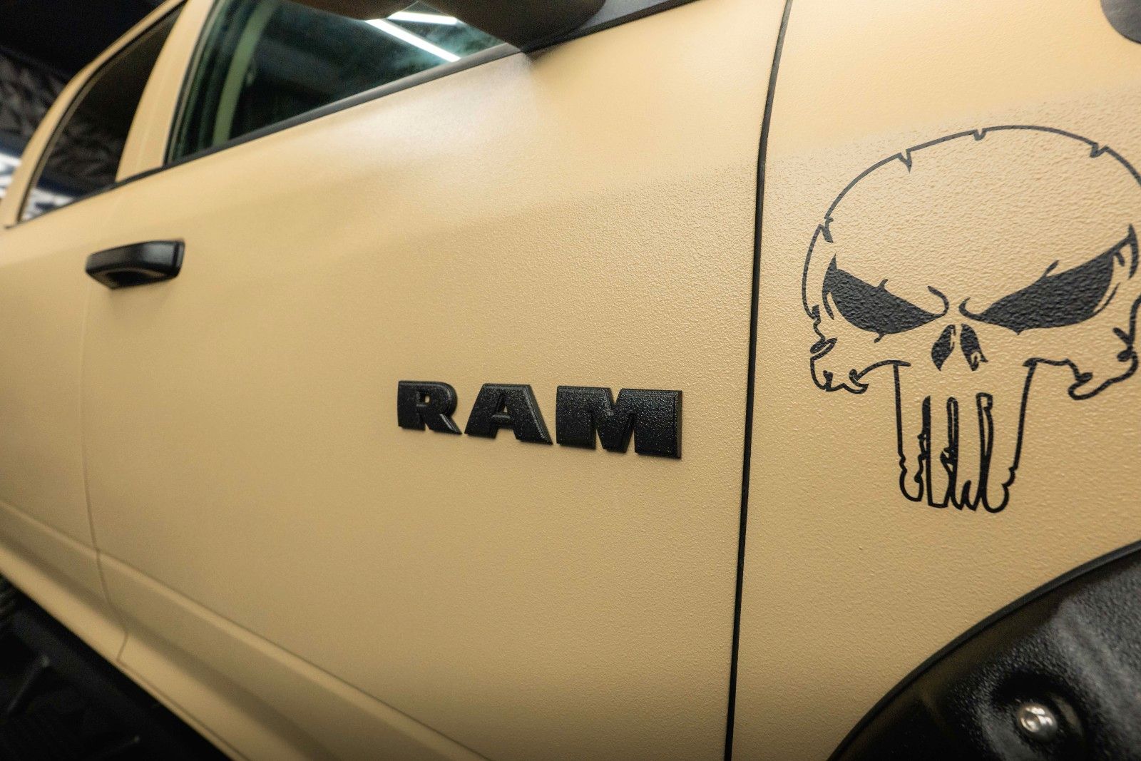 Fahrzeugabbildung Dodge RAM 5.7 V8 HEMI 4x4 PUNISHER OFFROAD RAPTOR LACK