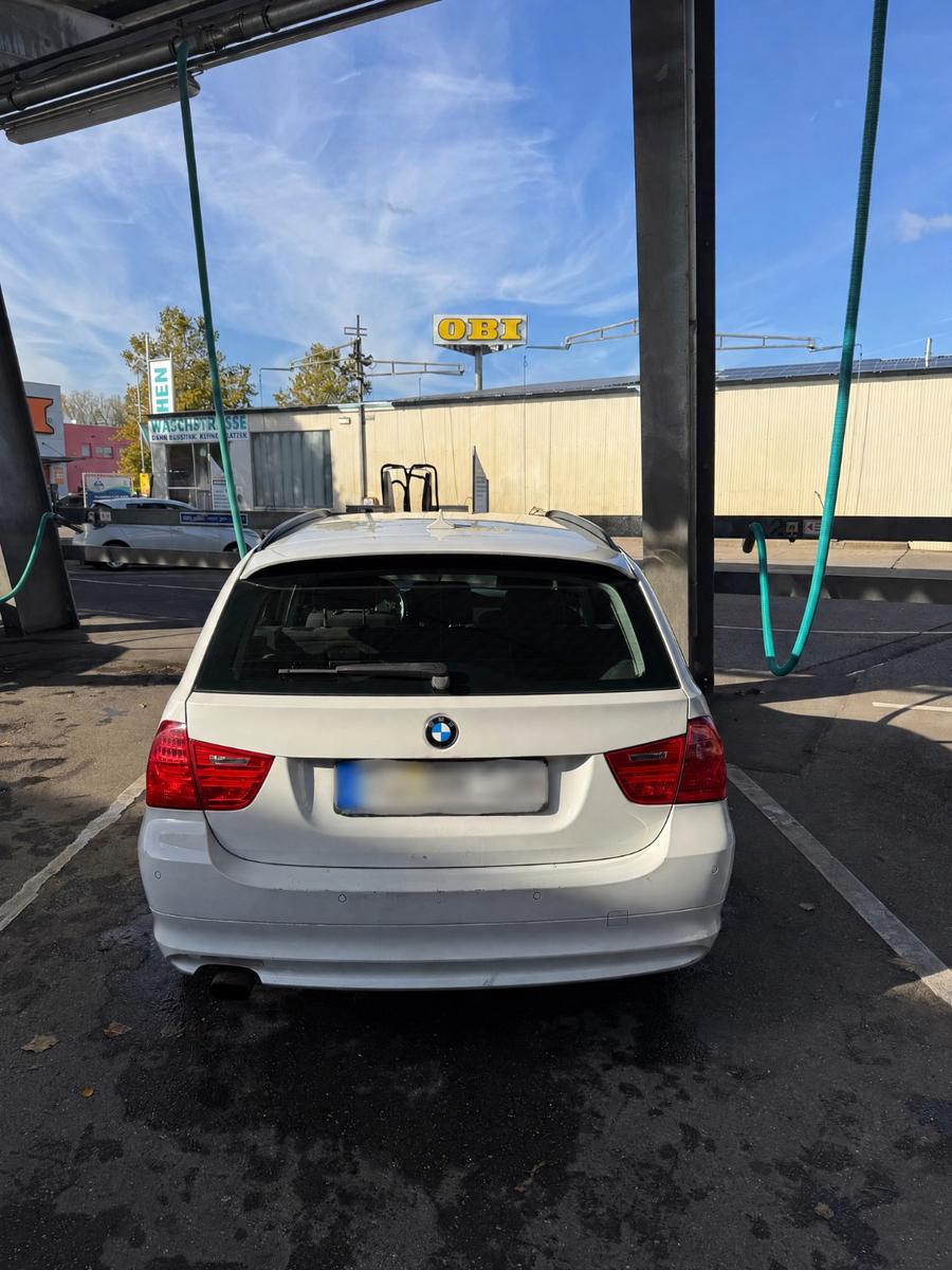 BMW 316 2010 — interior