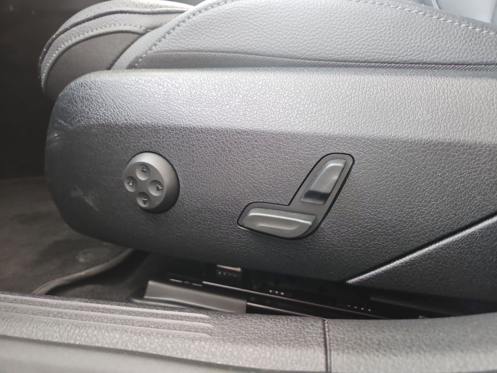 Fahrzeugabbildung Mercedes-Benz C 180 T Avantg. Distronic+ Sitzklima 360° Ambie.
