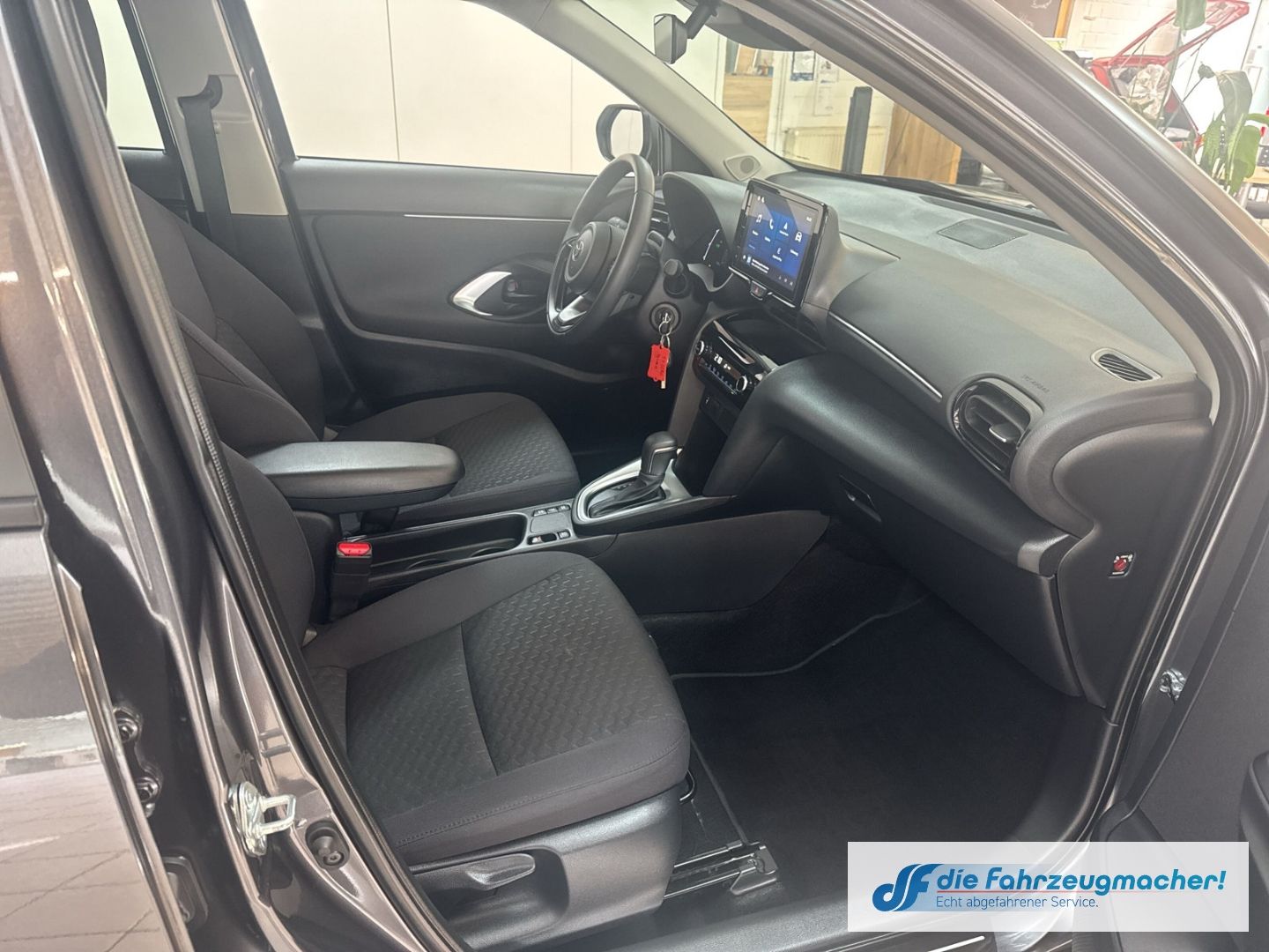 Fahrzeugabbildung Toyota Yaris Cross Hybrid FWD Comfort ACC DAB Spurhalte