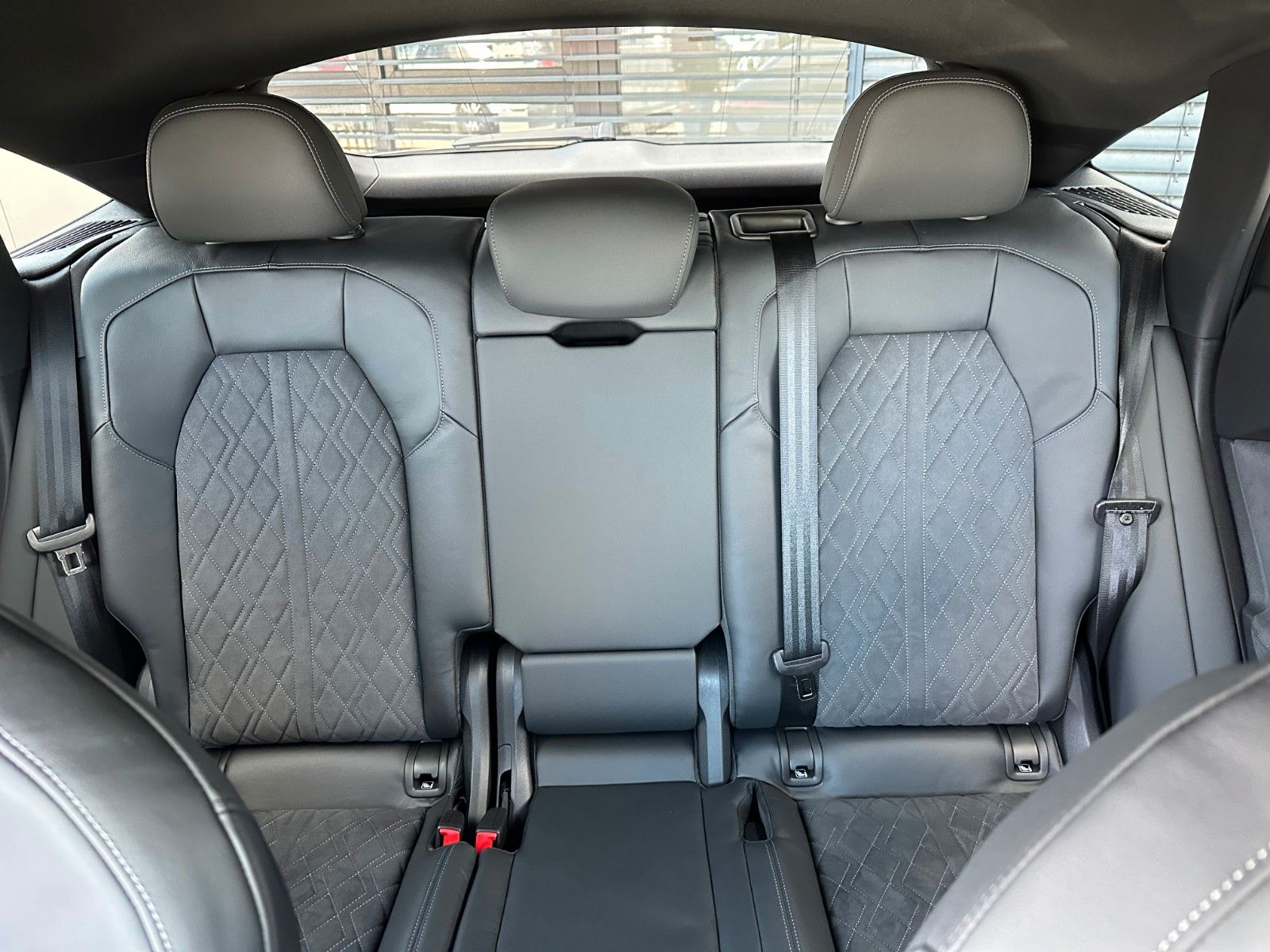 Fahrzeugabbildung Audi SQ5 Sportback quattro edition one AHK