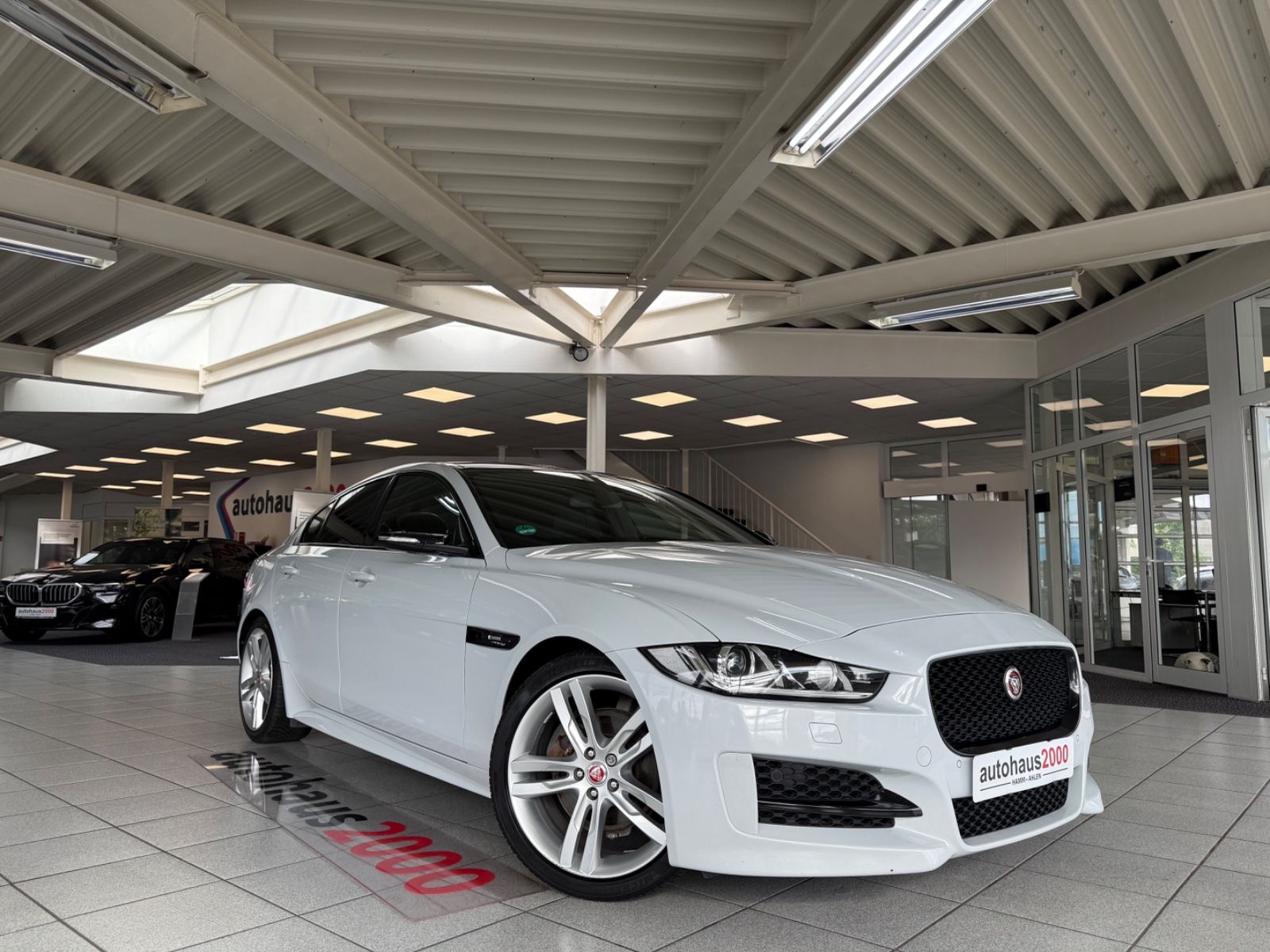 JAGUAR XE