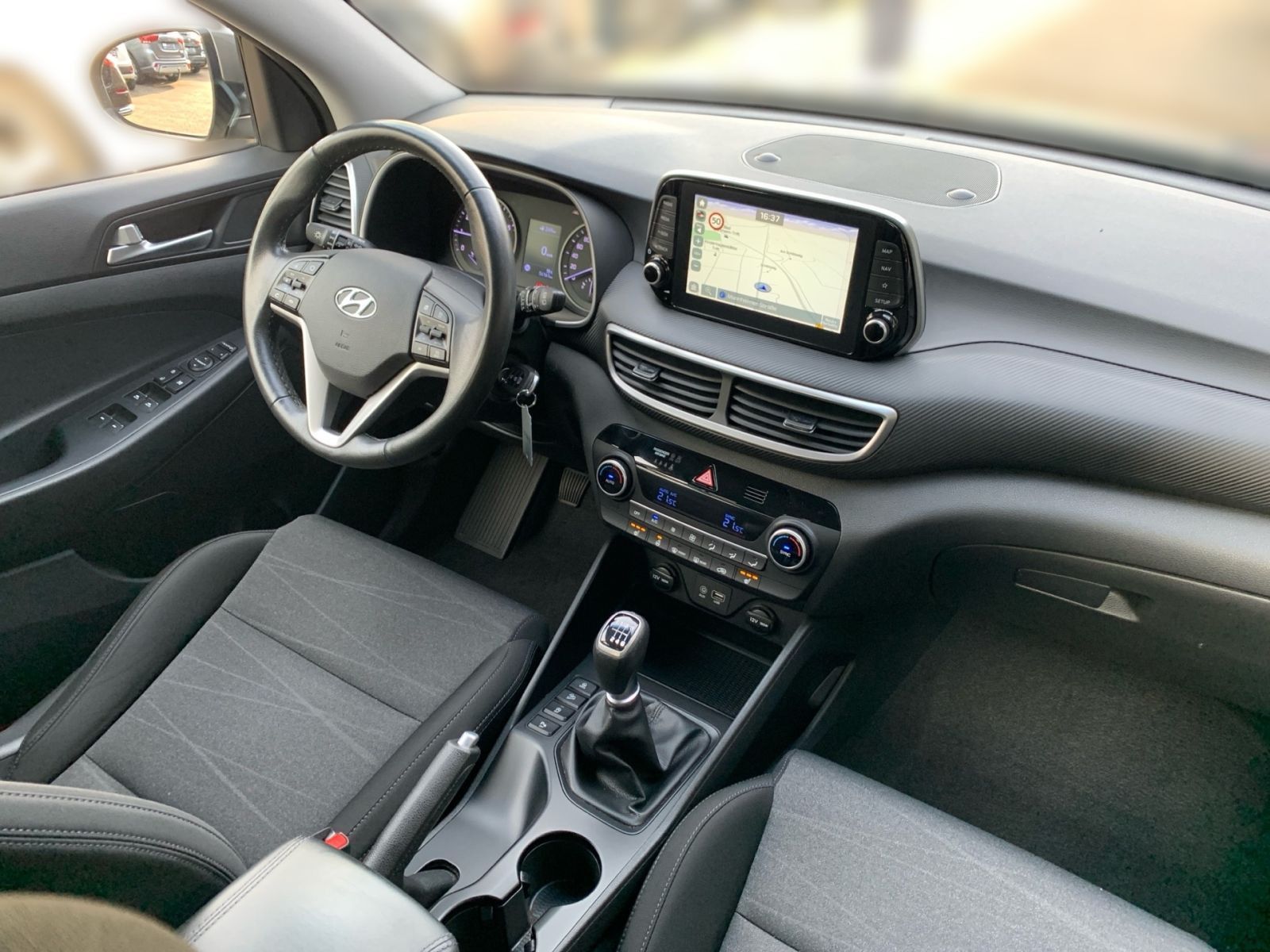 Fahrzeugabbildung Hyundai TUCSON 1.6 Advantage Navi 8x bereift