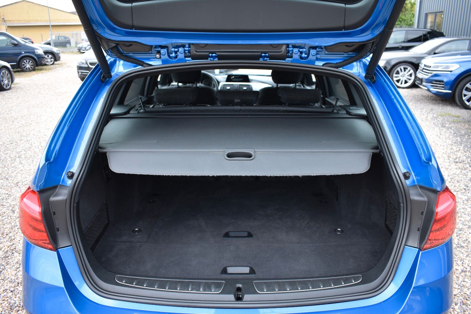 Fahrzeugabbildung BMW 318 d Touring M Sport EstorilB. Automatik LED