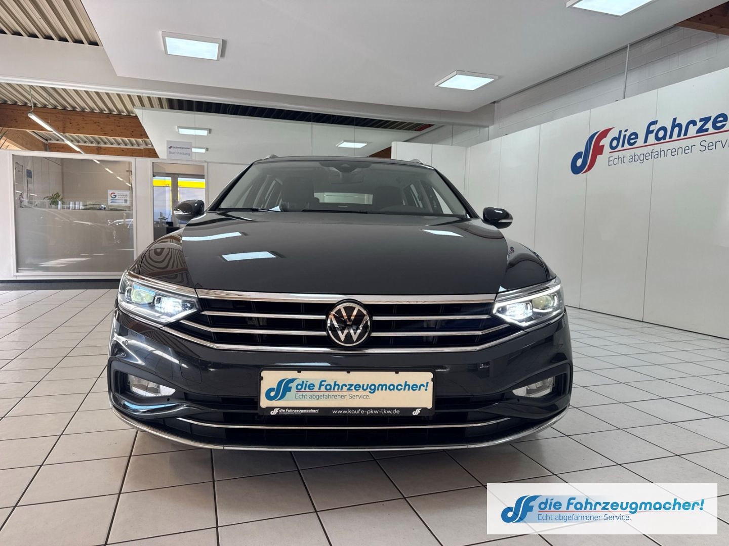 Fahrzeugabbildung Volkswagen Passat Variant Elegance 1.5 TSI BMT Start-Stopp