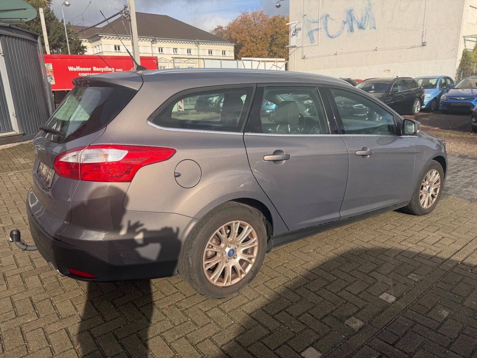 Ford Focus 2011 — photo 10