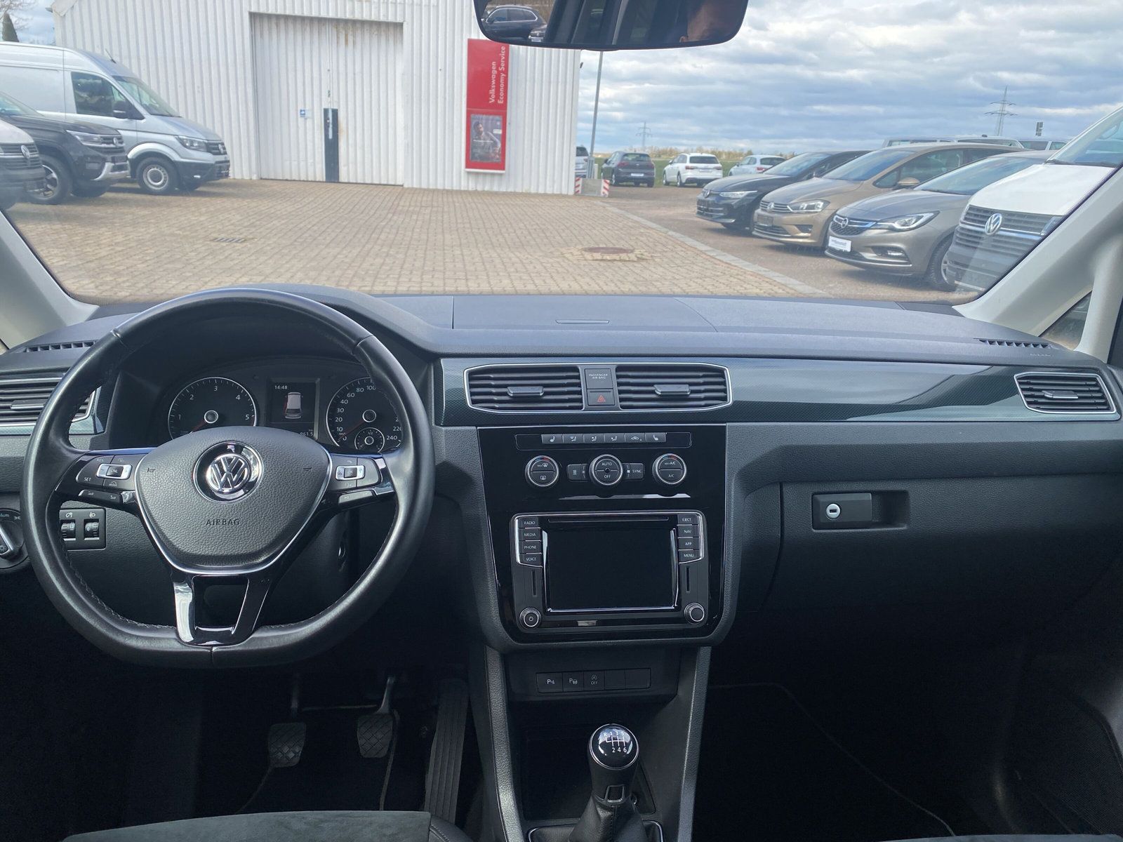 Fahrzeugabbildung Volkswagen Caddy 2.0 TDI Highline XENON NAVI STANDHZG