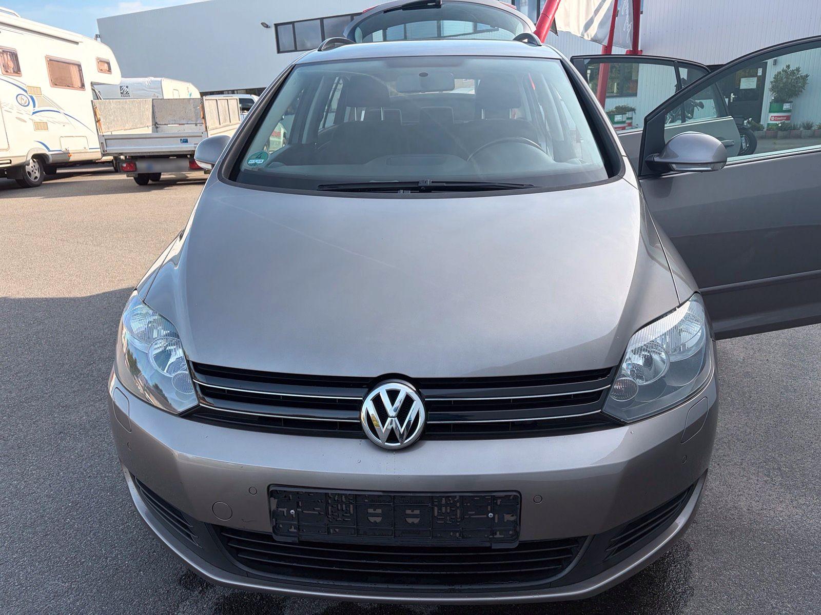 Volkswagen Golf Plus 2009 — interior